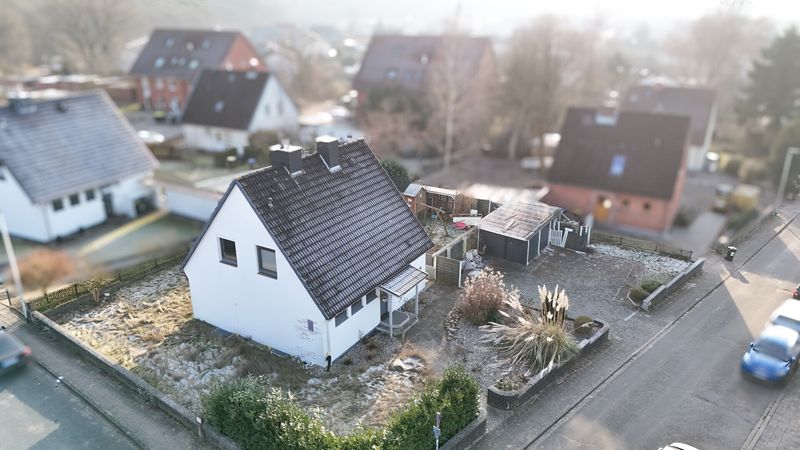 Teilmodernisiertes Einfamilienhaus mit Eckgrundstück!